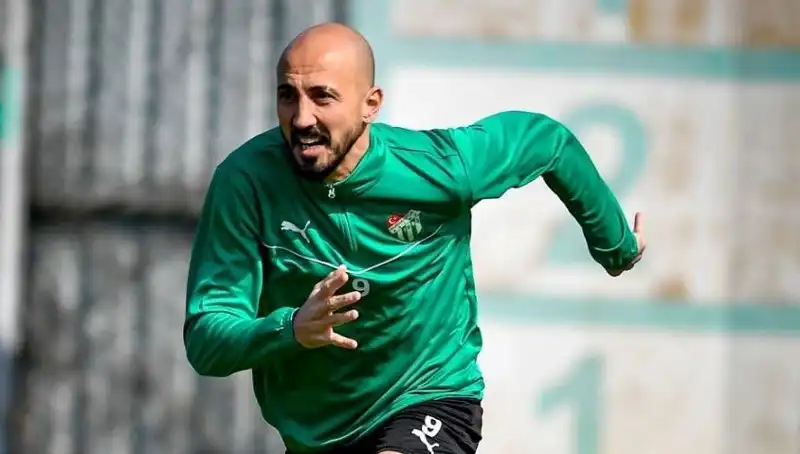 Milli Futbolcudan Şaşırtan Karar: Kariyerine 2. Lig'de Devam Edebilir mi?