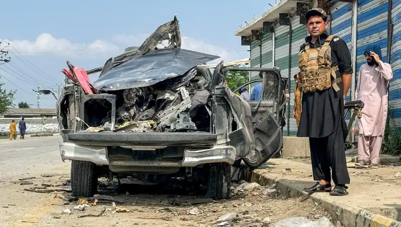 Pakistan’da Sarsıcı Patlama: Hedefteki Hükümet Yetkilileri ve Polis Memuru