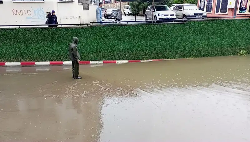 Aydın'da Gelen Şiddetli Yağışlar Alt Geçidi Hızla Su Bastı