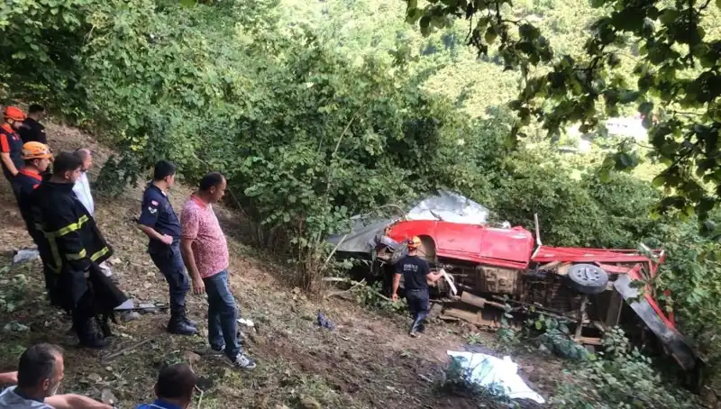 Fındık İşçilerini Taşıyan Araç Şarampole Yuvarlandı: Üzücü Kaza Bilançosu