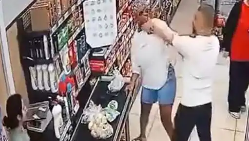 Marks & Spencer’da Duygusal Anlar: Kasa Sırasında Saldırı Şoku!