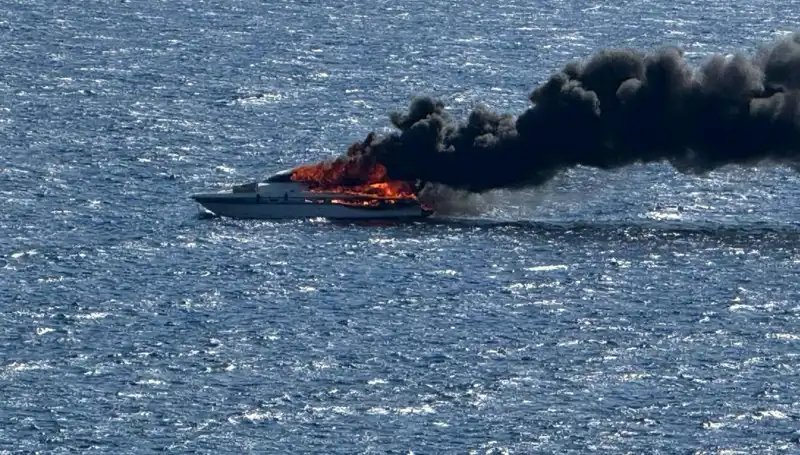 İzmir'de Yangın Korkusu: Motoryat Kullanılamaz Hale Geldi!