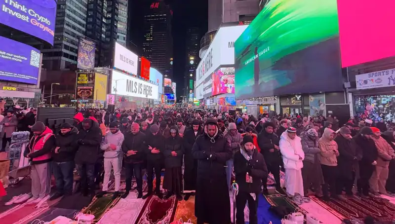 New York Times Meydanı’nda Teravih Namazı: Dua ve Birlikte Olmanın Gücü