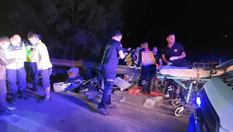 Yolda Minibüs Kazası: Savrulan Yolcuların Dramı ve Kurtarma Operasyonu