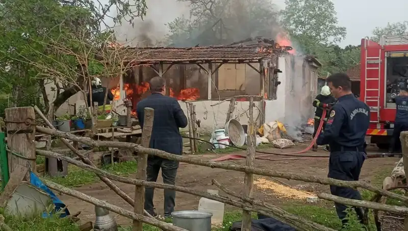 Elektrik Kontağında Patlayıcı Yangın Paniği: Olay Yerinden Detaylar
