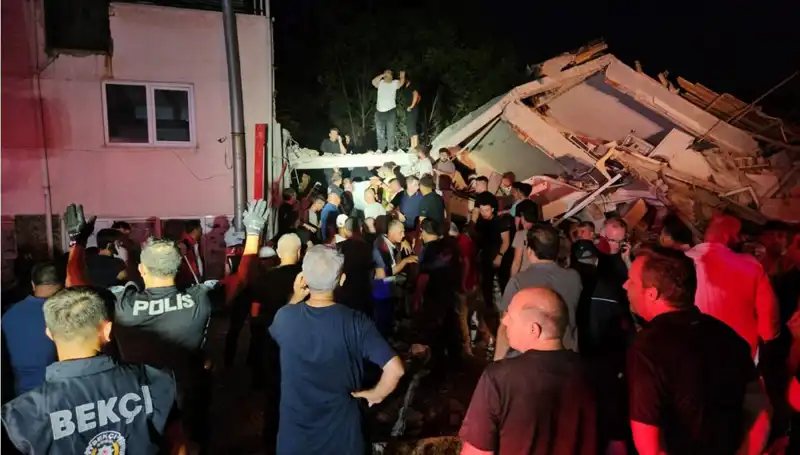 Balıkesir Sındırgı'daki Deprem: 6,1 Büyüklüğünde Şok Edici Gelişmeler