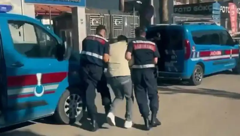 Türkiye’de 10 İlde Suç Örgütlerine Büyük Operasyon: 74 Gözaltı