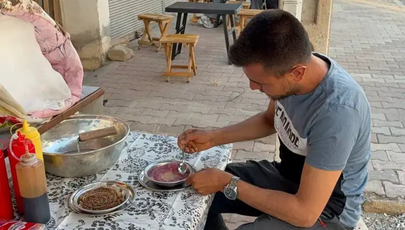 Toros Dağları'ndan Topladığı Doğal Lezzetleri 50 TL'ye Satıyor!