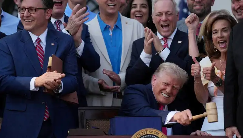 Trump, "Büyük, Güzel Yasa Tasarısı"nı İmzaladı: Amerikan Siyasetinde Yeni Dönem