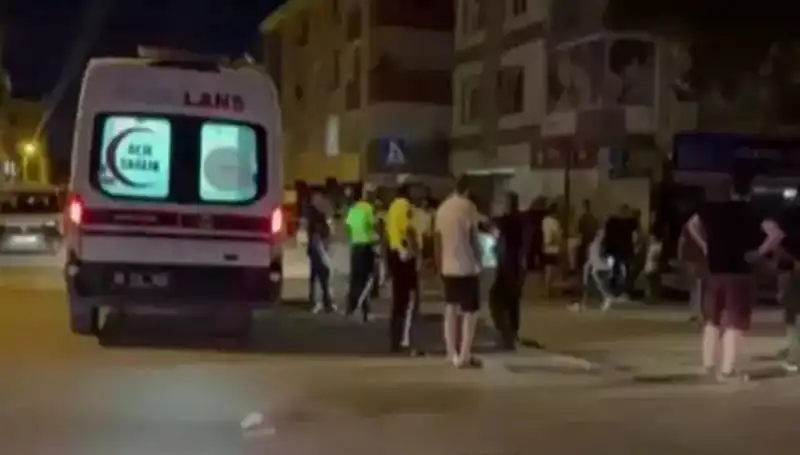 Alkollü Sürücü, Tartıştığı Yayaları Kamyonetle Ezerek Kaçtı!