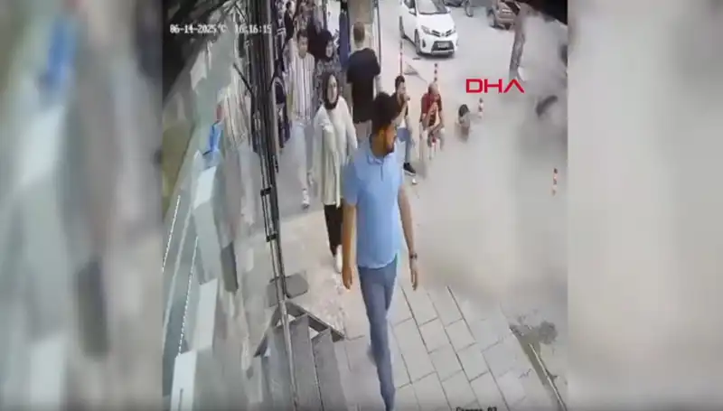 TIR Patlağı Ardından Sokakta Dehşet Anları: Vatandaşlar Şoke Oldu