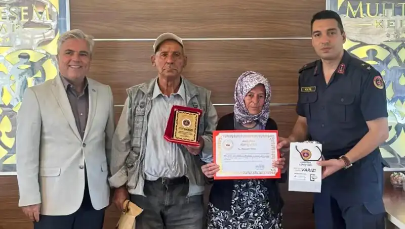 Hayırsever Aile, Tek Varlıkları Olan Evi Jandarmaya Bağışlayarak Örnek Oldu