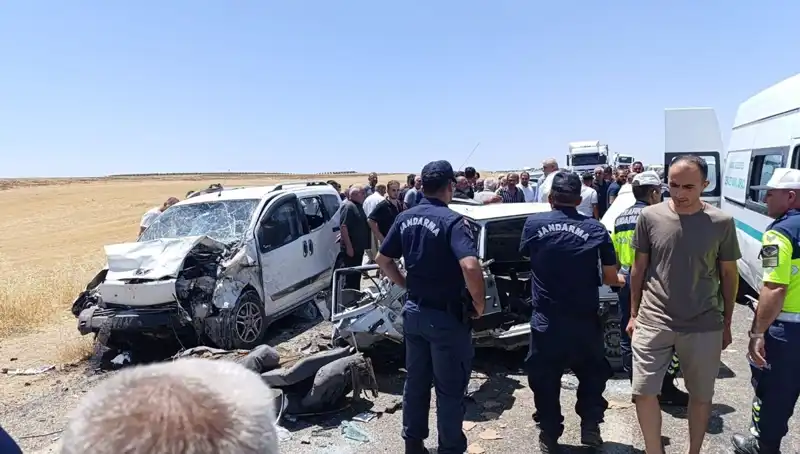 Otomobil ve Hafif Ticari Araç Çarpıştı: Olumsuz Sonuçlar Ortaya Çıktı