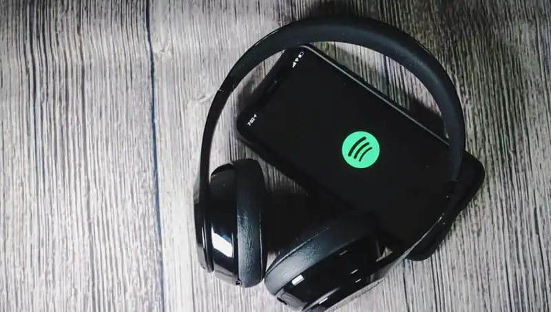 Yapay Zeka Tehlikesi: Spotify, Ölü Sanatçılardan Yeni Şarkılar Yayınlıyor!