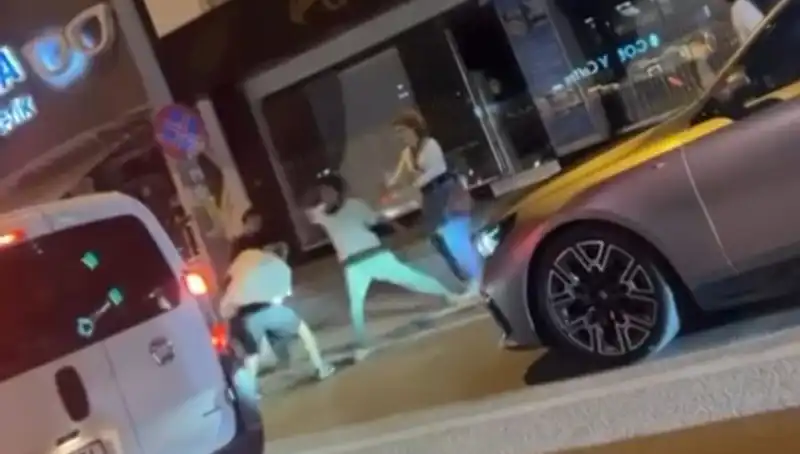 Cadde Boks Şampiyonası: Şehir Sokakları Ring Olarak Kullanıldı!