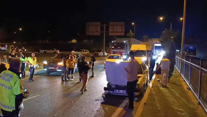 Otoyolda Kuralsız Geri Dönüş Kazası: İki Çocuk Dört Yaralı