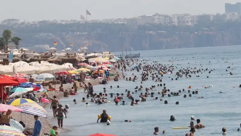 Antalya'da Eşsiz Yaz Deneyimi: Deniz Sıcaklığı Tam 30 Derece!
