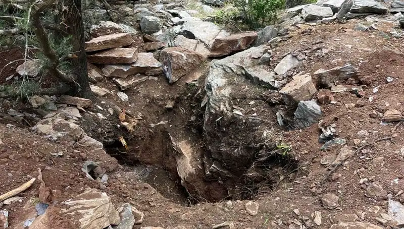 Eski Vali ve Emekli Albay Define Ararken Polisi Harekete Geçirdi