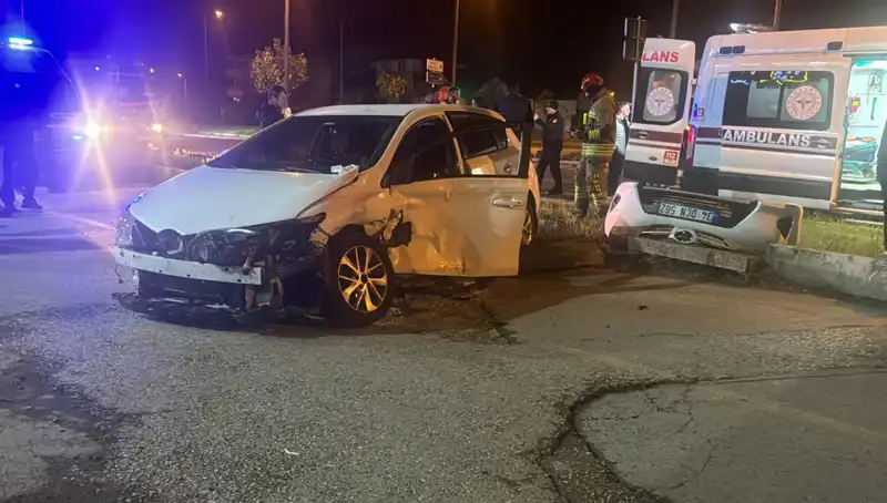 Pikap ile Otomobil Çarpıştı: Kaza Sırasında Neler Oldu?