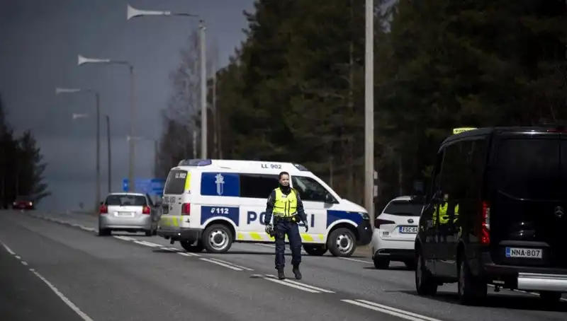 Finlandiya'da Okulda Bıçaklı Saldırı: Öğrenci Yaralı ve Şüpheli Gözaltında