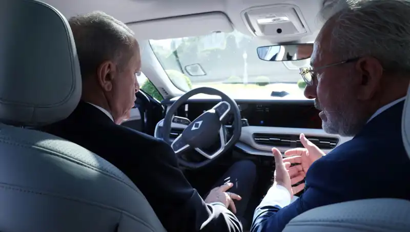 Türkiye’nin Elektrikli Aracında Yeni Dönem: Erdoğan Togg’un Yeni Modelini Denedi