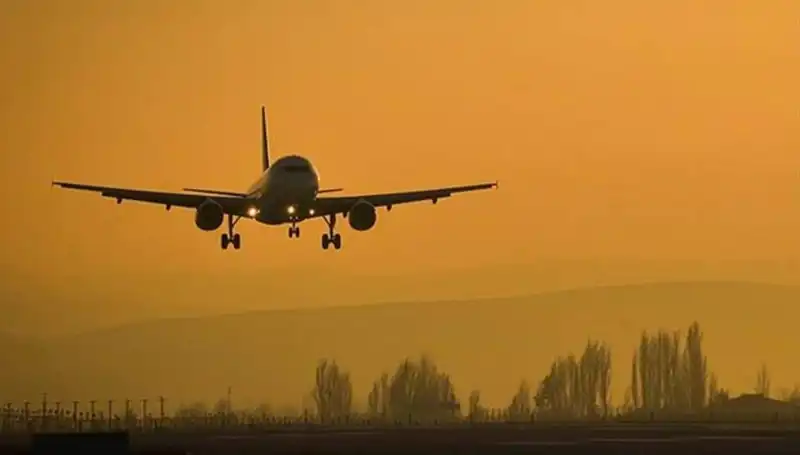 Çin'de Yolcu Uçağı Zorunlu İniş Yaptı: Nedenleri ve Sonrası