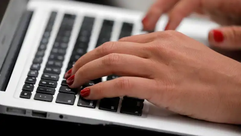 Laptop Mikrofonları: Kapalıyken Dinlenmenin Şok Edici Gerçekleri