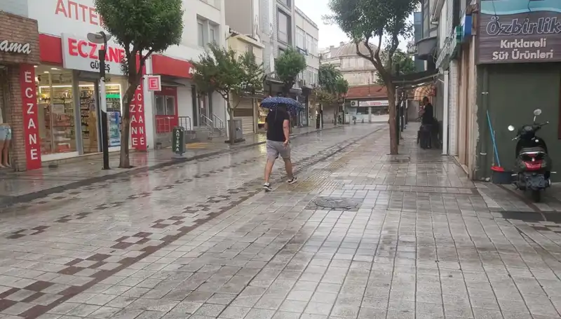 Kırklareli'de Sağanak Yağışlar Hayatı Olumsuz Etkiledi!