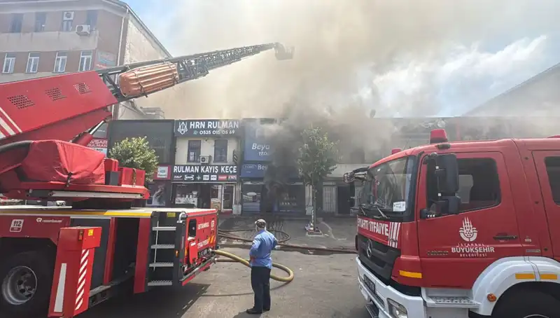 Ümraniye Oto Sanayi Sitesinde Meydana Gelen Yangın Panik Yarattı