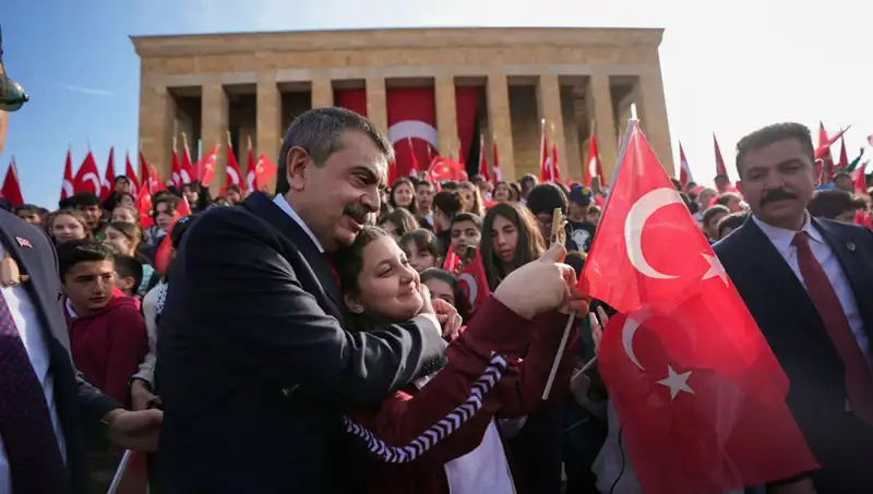 Bakan Tekin, Anıtkabir'de Çocuklarla Duygusal Bir Gün Geçirdi
