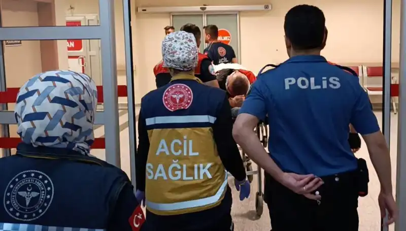 Trafik Kazası Sonrası Polis Ekipleri Olay Yerinde: İki Yaralı Var