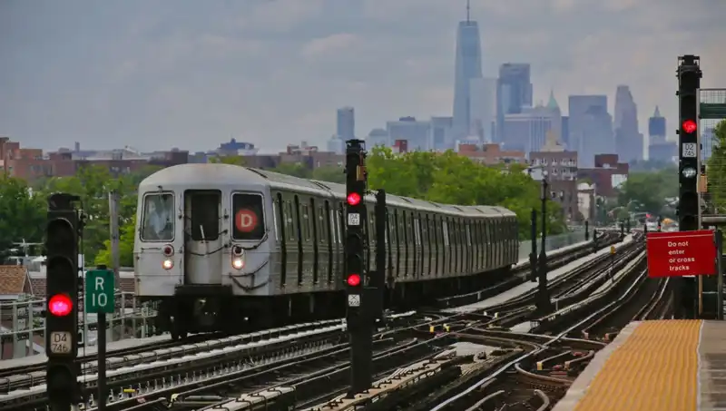 Metro Sörfü: 15 Yaşındaki Çocuğun Trajediyle Sonuçlanan Hız Tutkusu