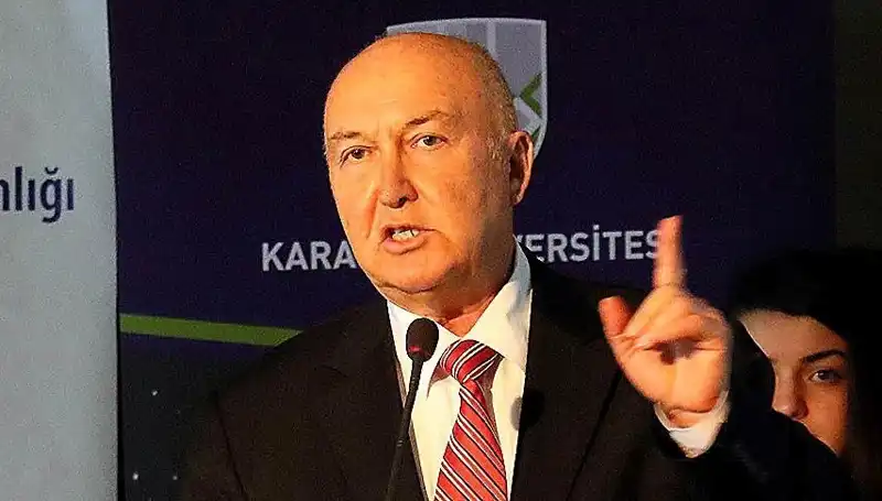 Prof. Dr. Övgün Ahmet Ercan'dan Acil Açıklama: Beyin Kanaması Riskini Geçirdi