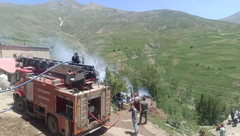 Van'daki Ev Yangınında Küçük Bir Çocuk Hayatını Kaybetti!