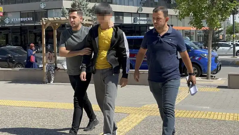 Ağabeyiyle Tartıştı, Kardeşi Olaylı Bir Bıçaklama İle Gündeme Geldi