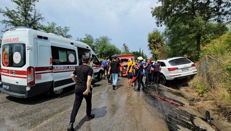 Sakarya'da Kamyonet ve Cip Çarpıştı: 4'ü Çocuk 5 Yaralı