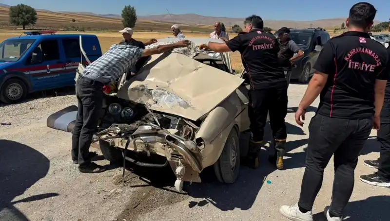Kahramanmaraş'ta Dehşet Anları: Kamyonet ve Otomobil Çarpıştı