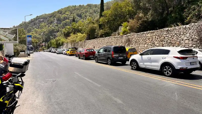 Fethiye-Ölüdeniz Yolunda Tatilci Yoğunluğu, Üç Kilometrelik Kuyruk Oluştu!