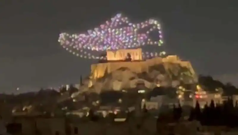 Akropolis'te Drone ile Reklam Uygulaması Soruşturulmaya Başladı
