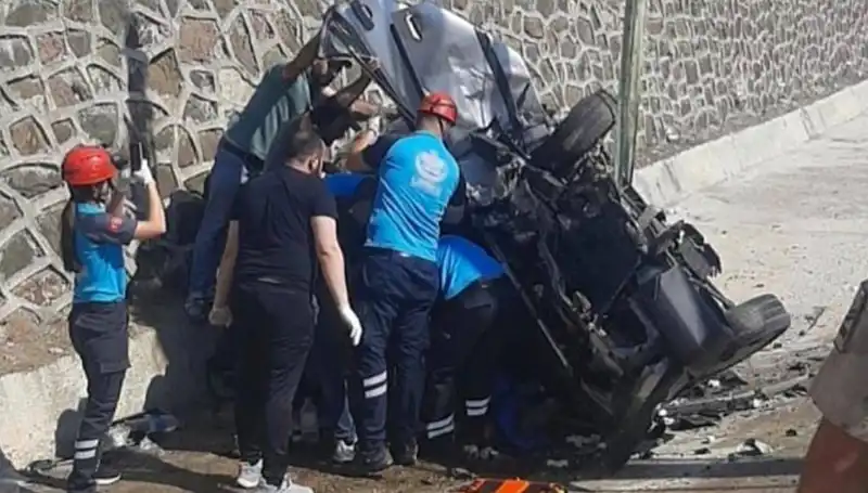 Tunceli'de Korkutucu Trafik Kazası: İki Araç Kafa Kafaya Çarpıştı
