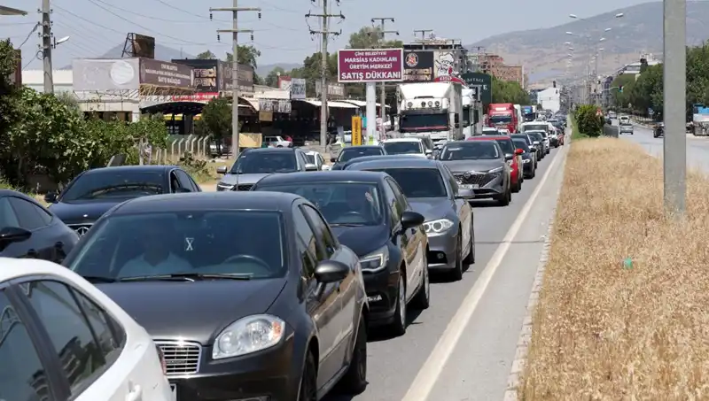 Aydın-Muğla Arasında Kilometrelerce Araç Kuyruğu: Nedenleri ve Etkileri