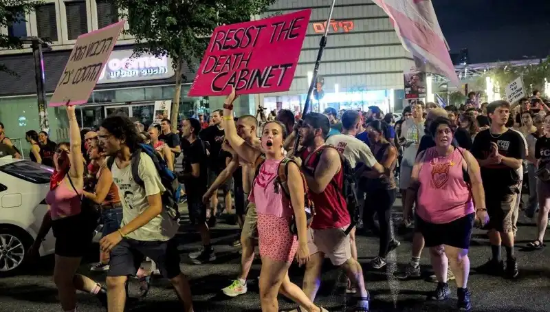 Tel Aviv Sokaklarında Netanyahu'ya Karşı Tarihi Protesto Gerçekleşti