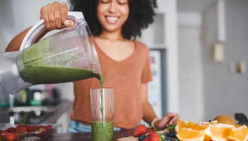 Smoothieler ve Meyve Suları: Hangisi Gerçekten Daha Sağlıklı?