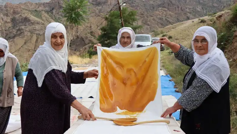Güneşin Altında Kurutulan Lezzet: Yaza Özel Besleyici Unlu İkramlar