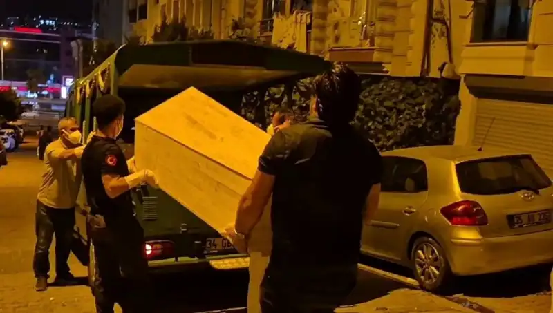 Esenyurt’ta Gizemli Ölüm: Genç Kadının Cansız Bedeni Bulundu