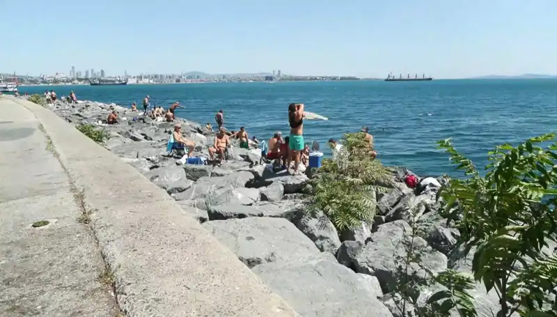 İstanbul'un Yazı Geri Döndü: Sahillerde Buluşma Zamanı