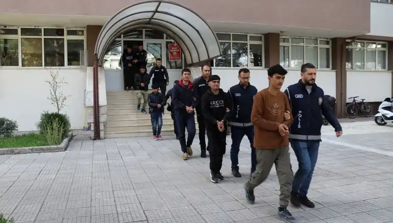 Edirne ve Kırklareli'nde Kaçak Göçmenlere Yönelik Büyük Operasyon Başlatıldı