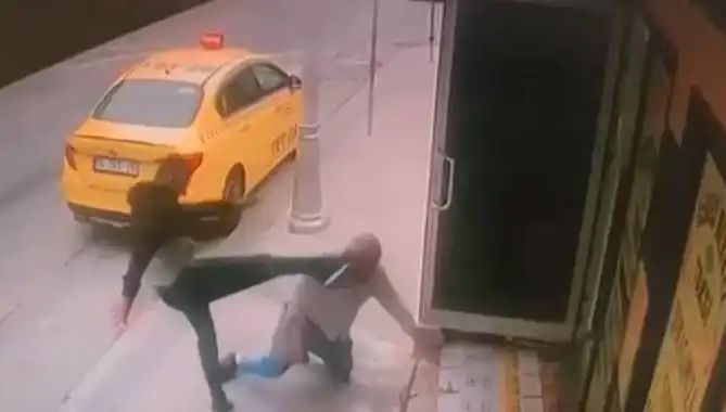 Taksi Durağında Olay: Oğlunun Alacaklısıyla Hesaplaşma Dehşeti