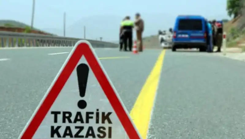 Otomobil ve Hafif Ticari Araç Çarpışması: 6 Kişinin Hayatını Kaybetmesine Sebep Olundu