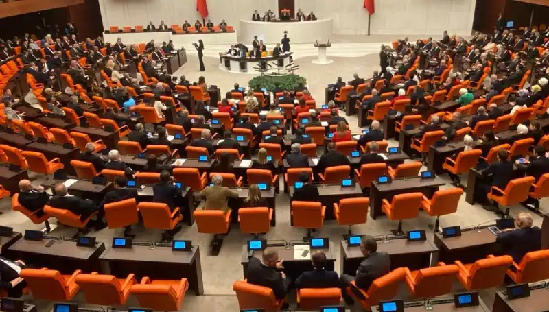 TBMM Komisyonları Çalışmalarına Devam Ediyor: Yeni Gelişmeler Ne Anlama Geliyor?